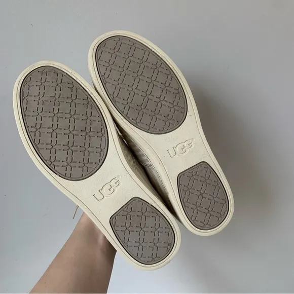 UGG AUSTRALIA Eyan Nautical WomansLace Up Canvas Gray Striped Tennis Shoes