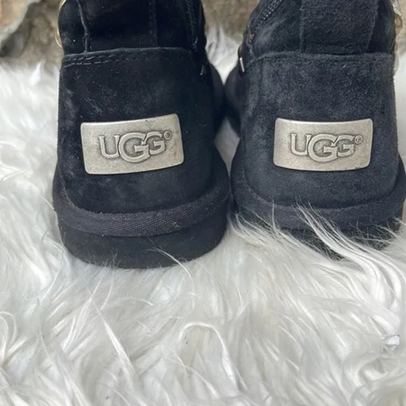 Ugg AVONDALE Black Suede Studded Shearling Boots size 6