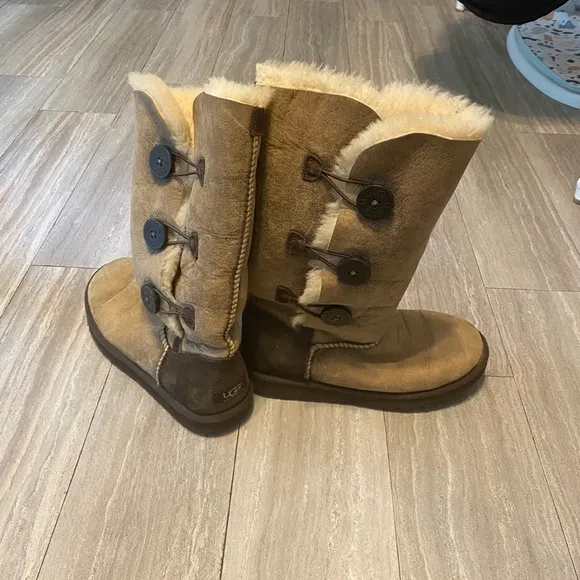 UGG BAILEY BUTTON TRIPLET BOMBER LEATHER BOOTS BROWN 3049 W/BJCN WOMEN SIZE 8