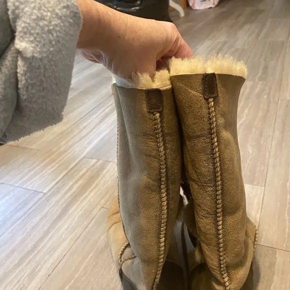 UGG BAILEY BUTTON TRIPLET BOMBER LEATHER BOOTS BROWN 3049 W/BJCN WOMEN SIZE 8