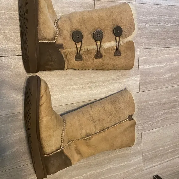 UGG BAILEY BUTTON TRIPLET BOMBER LEATHER BOOTS BROWN 3049 W/BJCN WOMEN SIZE 8