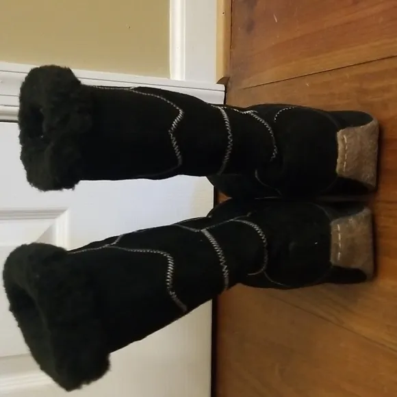 UGG Black suede leather  Boots size 9