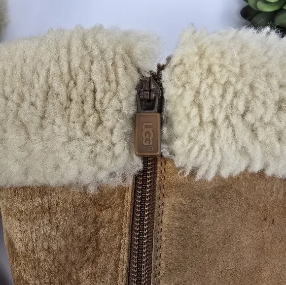UGG Chestnut Tall Plumdale Boots Size 9