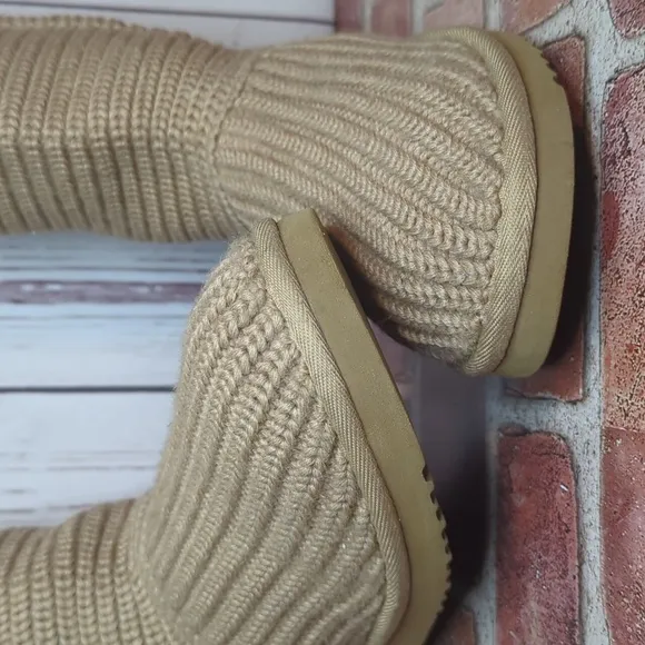 UGG Classic Cardy Knit Sweater Boots Chestnut Tall Shearling RARE and Retired