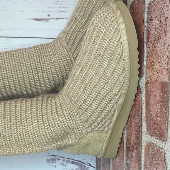 UGG Classic Cardy Knit Sweater Boots Chestnut Tall Shearling RARE and Retired