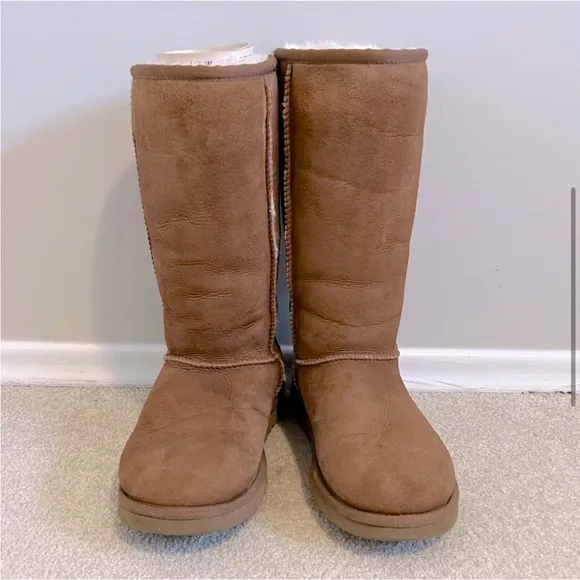 Ugg Classic Tall II Suede Sheepskin Boot Tan size 6