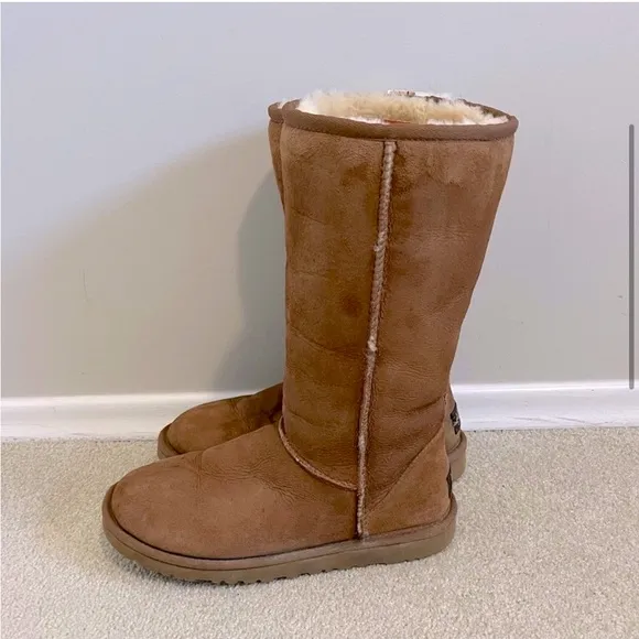 Ugg Classic Tall II Suede Sheepskin Boot Tan size 6