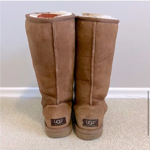 Ugg Classic Tall II Suede Sheepskin Boot Tan size 6