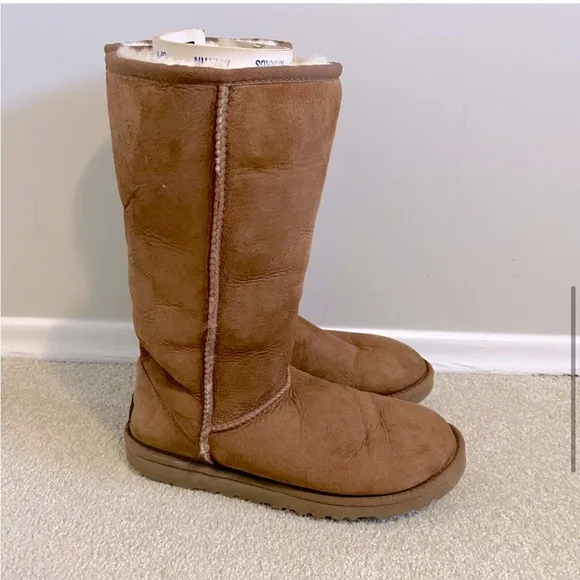 Ugg Classic Tall II Suede Sheepskin Boot Tan size 6