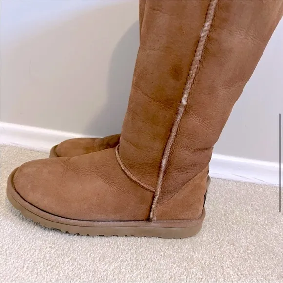 Ugg Classic Tall II Suede Sheepskin Boot Tan size 6