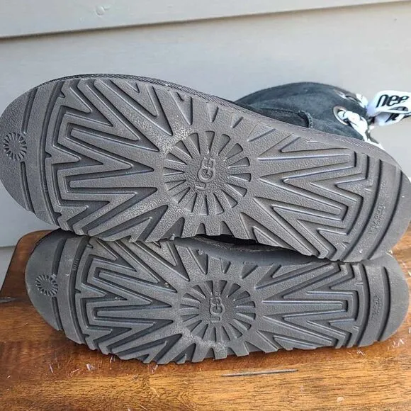 UGG Customizeable Bailey Bow Black Boots size 8 Suede