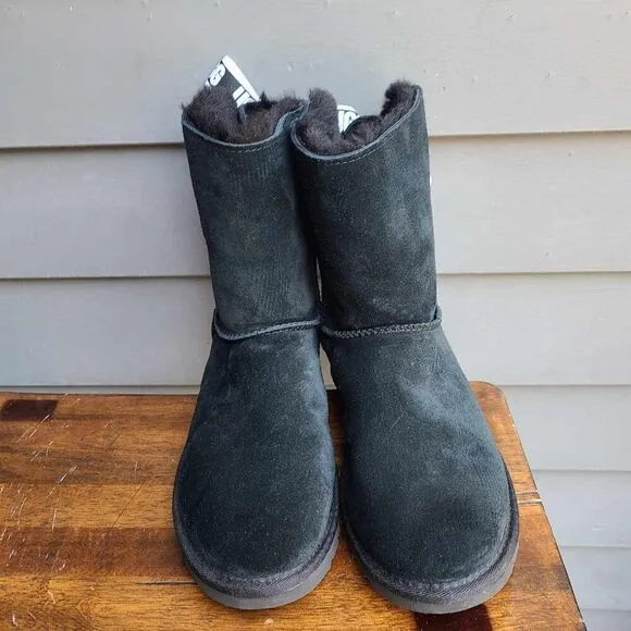UGG Customizeable Bailey Bow Black Boots size 8 Suede