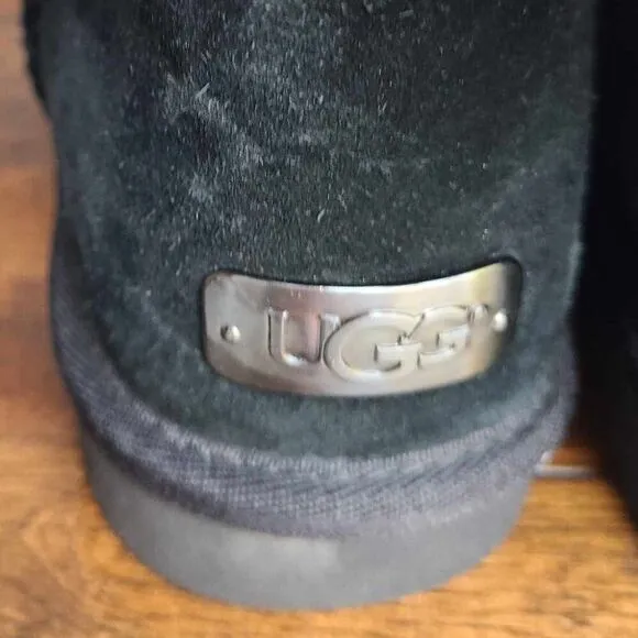 UGG Customizeable Bailey Bow Black Boots size 8 Suede