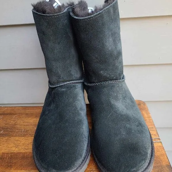 UGG Customizeable Bailey Bow Black Boots size 8 Suede