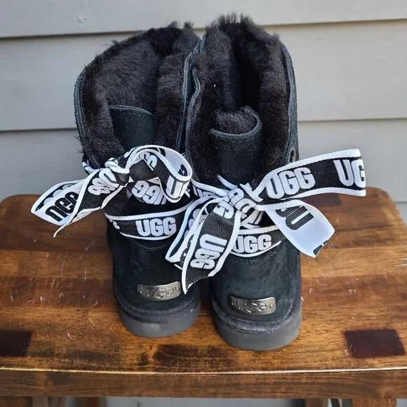 UGG Customizeable Bailey Bow Black Boots size 8 Suede