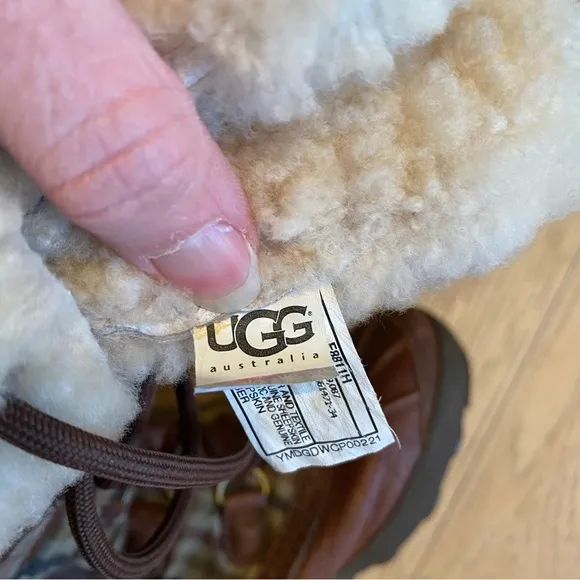 UGG Edmonton Sheepskin Shearling Boot Waterproof Size 6