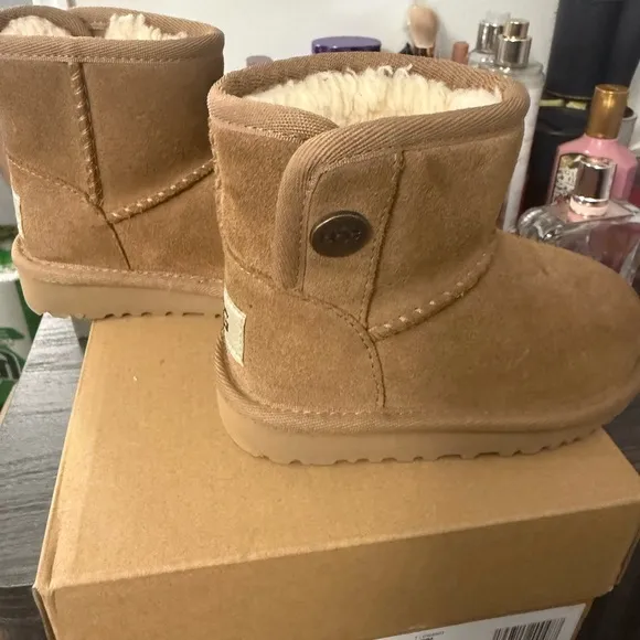 Ugg Jona Cozy Tan Toddler Boots