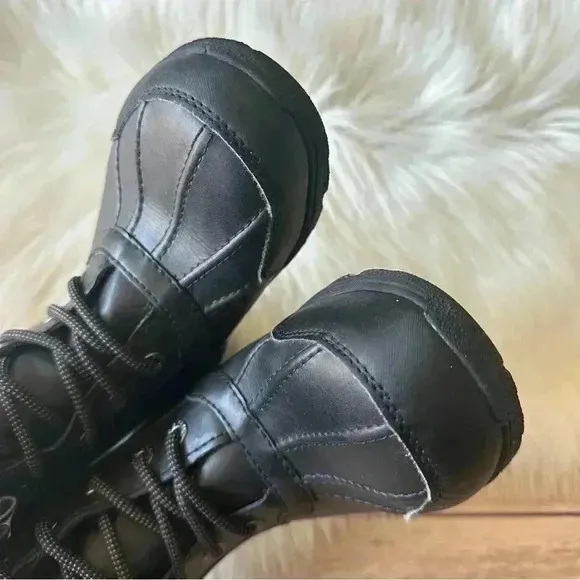 UGG Kids Butte li Boots Shoes Tall Leather Waterproof Boots Sz 4