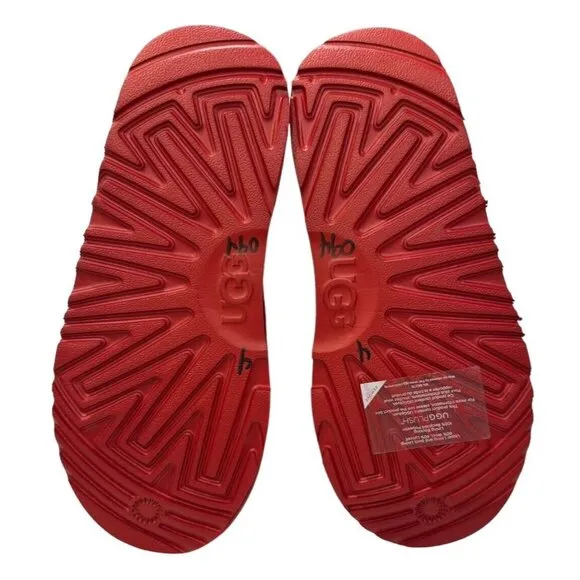 UGG Kids Classic II Gel Hearts (Big Kid) Unisex Boots 1151613K Size 4 Youth Red