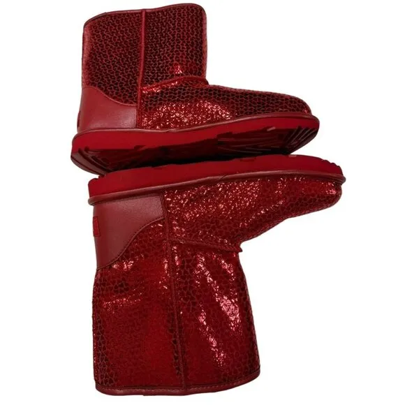 UGG Kids Classic II Gel Hearts (Big Kid) Unisex Boots 1151613K Size 4 Youth Red