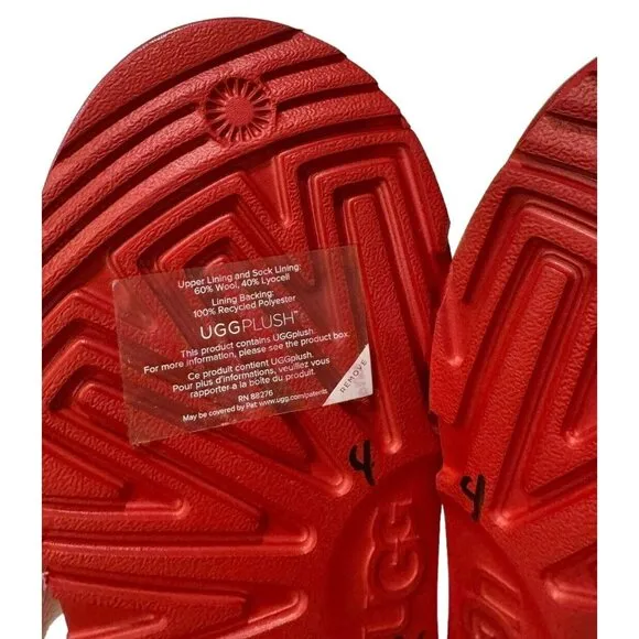 UGG Kids Classic II Gel Hearts (Big Kid) Unisex Boots 1151613K Size 4 Youth Red