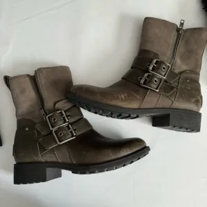 UGG leather lug sole buckle boots