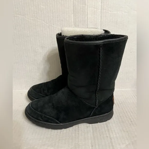 UGG Michaela Black winter Boots women’s sz 7