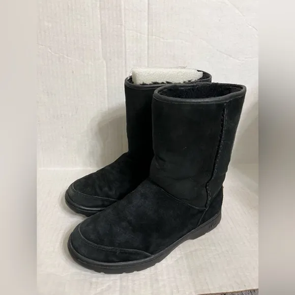 UGG Michaela Black winter Boots women’s sz 7