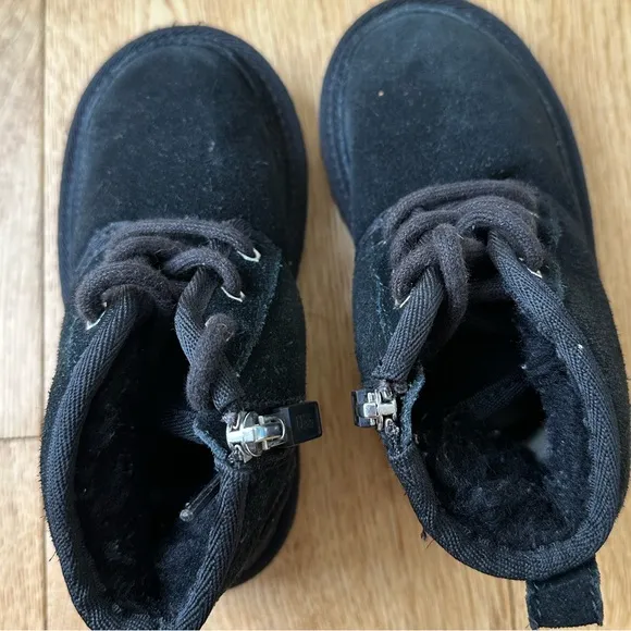 UGG Neumel II Boot size 9 little kid