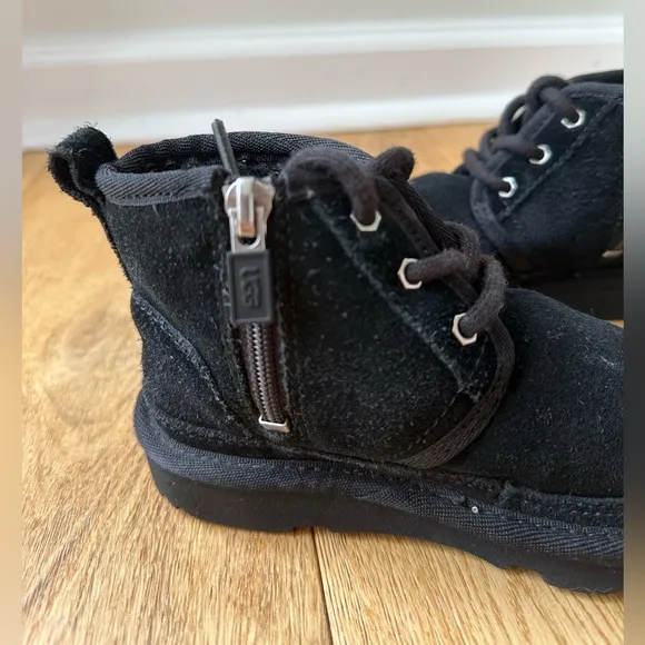 UGG Neumel II Boot size 9 little kid