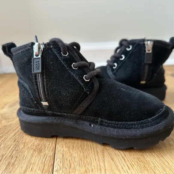 UGG Neumel II Boot size 9 little kid