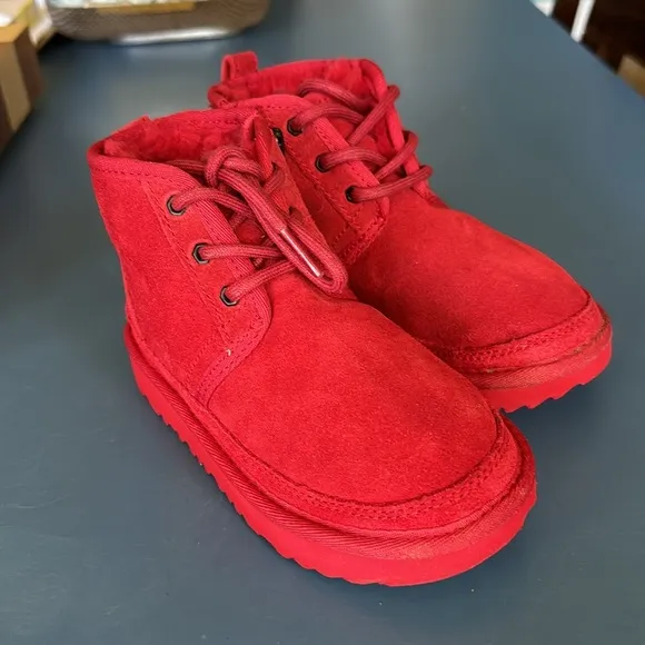 UGG Neumel ll size 11 red fantastic condition