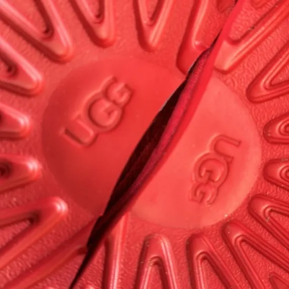 UGG Neumel ll size 11 red fantastic condition