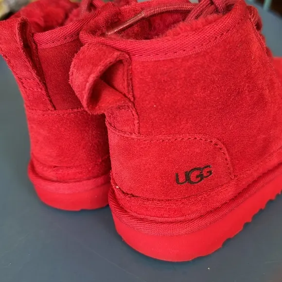UGG Neumel ll size 11 red fantastic condition