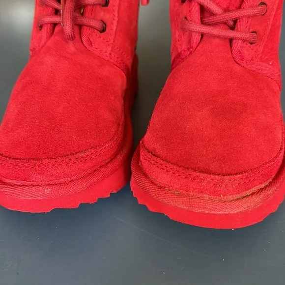 UGG Neumel ll size 11 red fantastic condition
