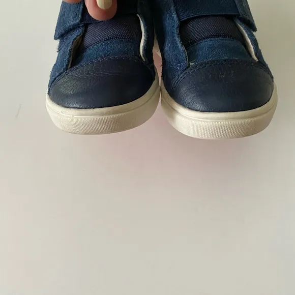 UGG Rennon Grip-Strap Low-Top Sneakers, Toddlers shoes size  7