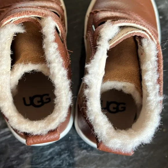 UGG Rennon II chestnut Boots with Velcro Straps and Fleece Lining