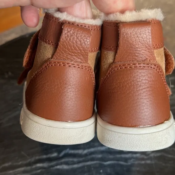 UGG Rennon II chestnut Boots with Velcro Straps and Fleece Lining