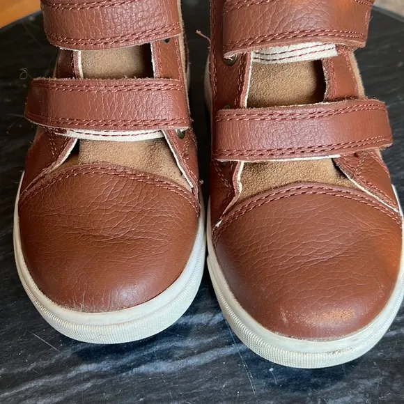 UGG Rennon II chestnut Boots with Velcro Straps and Fleece Lining