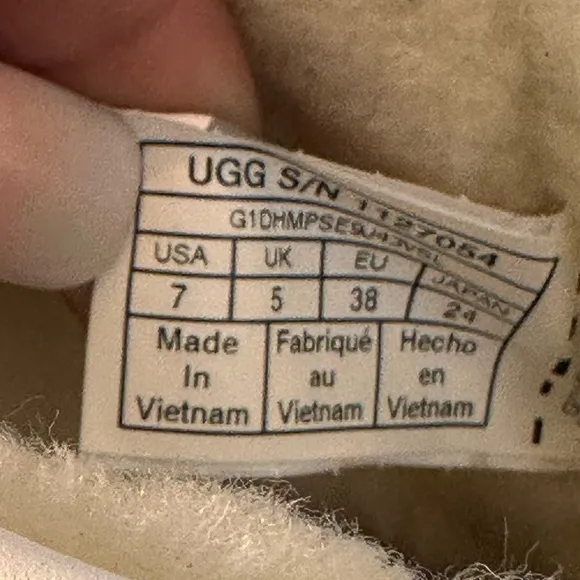 UGG sz 7 NWB classic mini clear pixelate ankle‎ boots