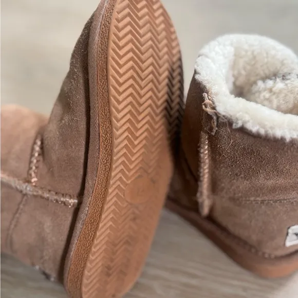 Ugg toddler girls boys chestnut brown toggle button boots size 12
