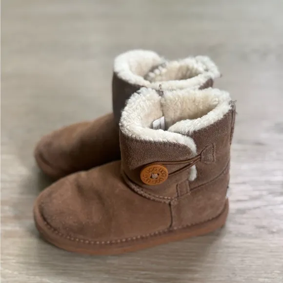 Ugg toddler girls boys chestnut brown toggle button boots size 12