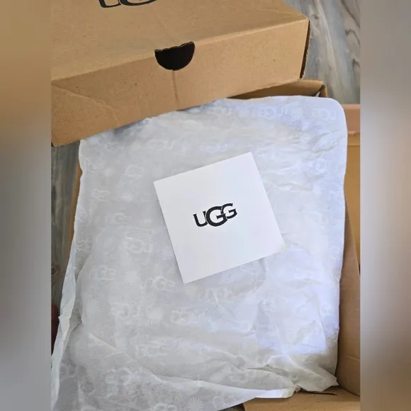 UGG Toddler Juniper II Size 7