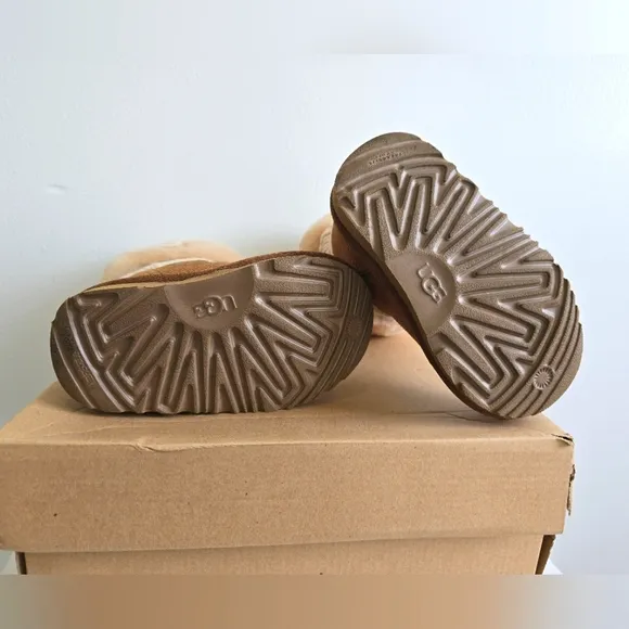 UGG Toddler Juniper II Size 7