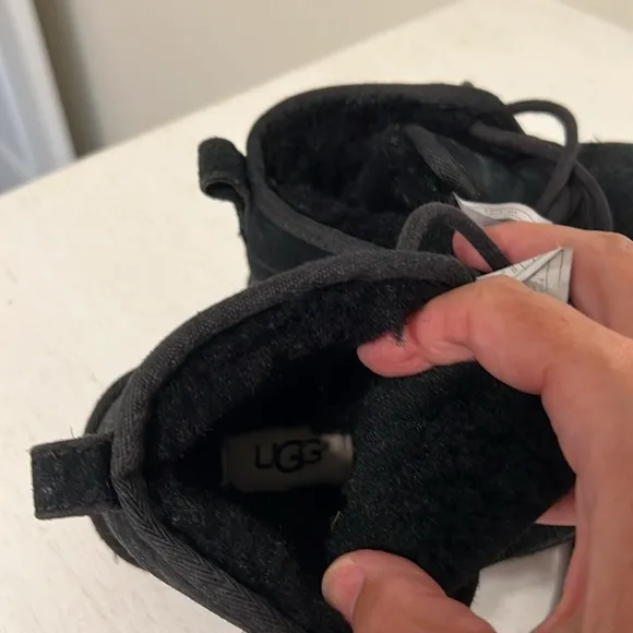 UGG Toddler’s (Unisex) Neumel II Black Chukka Boots / Size 9 / Good Condition