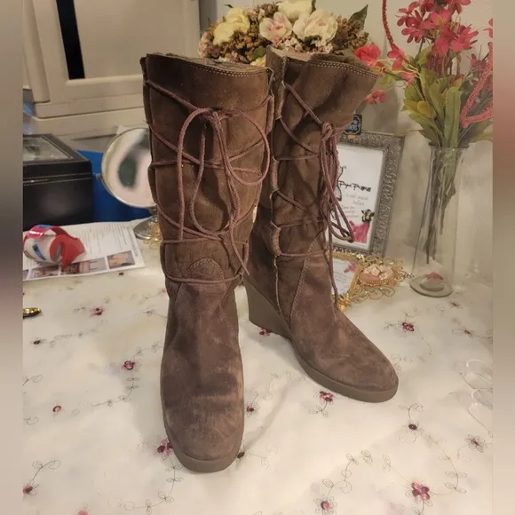UGG VINTAGE UGG lace up SHERLING RUBBER WEDGE HEEL BOOTS