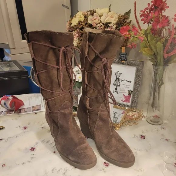 UGG VINTAGE UGG lace up SHERLING RUBBER WEDGE HEEL BOOTS