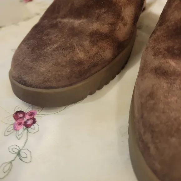 UGG VINTAGE UGG lace up SHERLING RUBBER WEDGE HEEL BOOTS