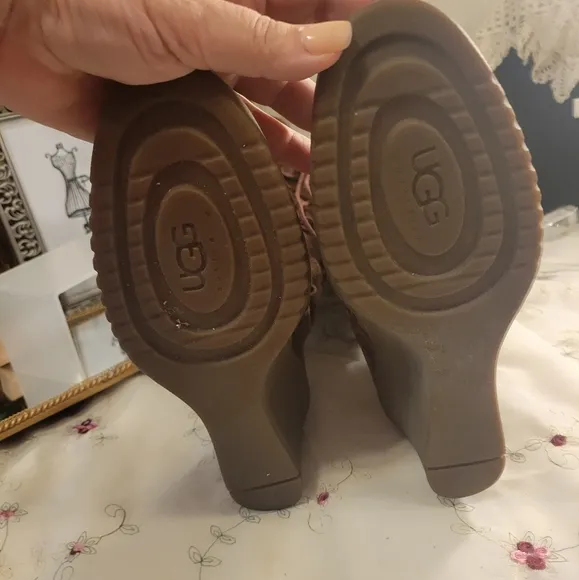 UGG VINTAGE UGG lace up SHERLING RUBBER WEDGE HEEL BOOTS