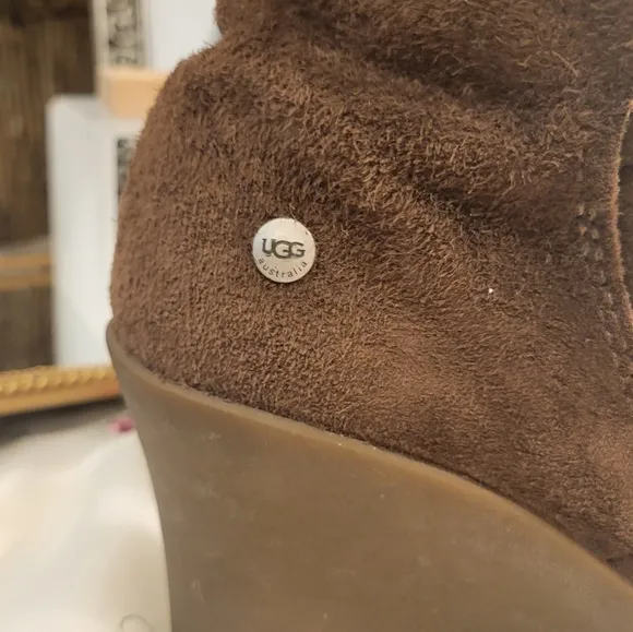 UGG VINTAGE UGG lace up SHERLING RUBBER WEDGE HEEL BOOTS